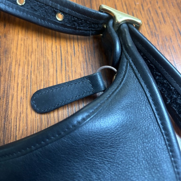 Extremely rare made in USA Coach Black Leather Crossbody Bag - Picture 5 of 12
